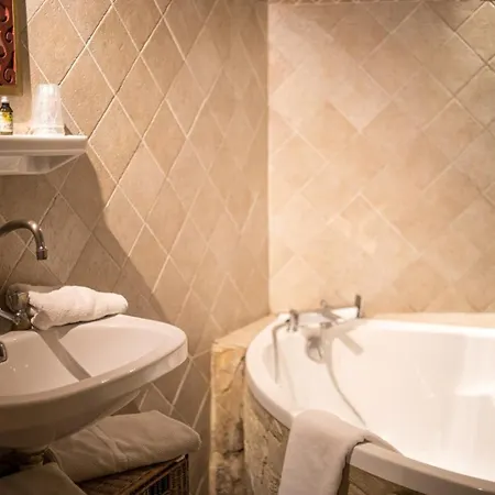 In Provence Hotel - Experience Atypique Venelles Exterior photo